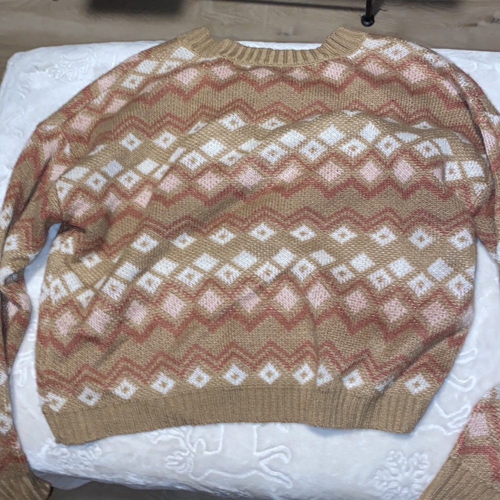 Beautiful Knitted LS - Picture 4 of 4